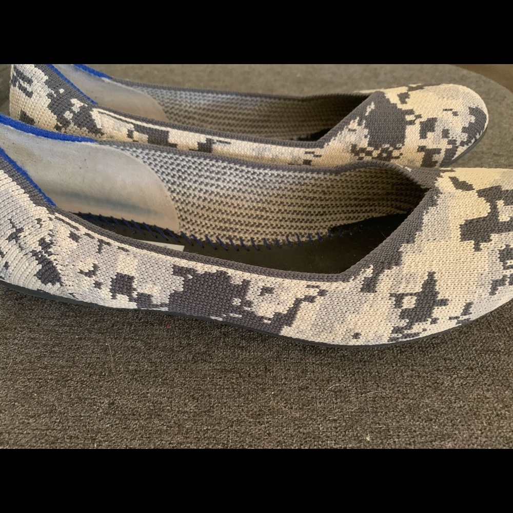 Retired ➡️➡️Grey Botanicamo Flat Rothys ! - Picture 5 of 11